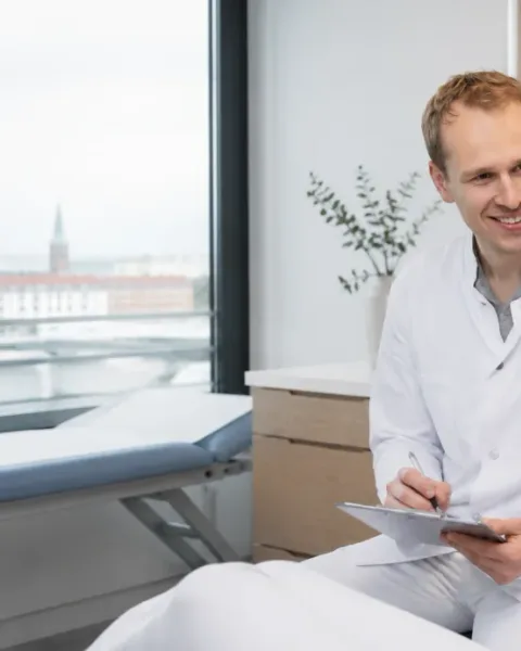 Symbolbild: Migräne-Behandlung mit Botulinumtoxin in Schwerin bei Dr. Dr. Ole Jung